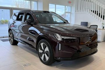 Volvo EX90 Twin AWD Plus 7 os