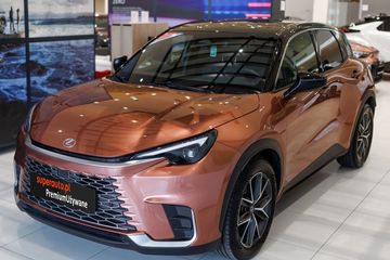 Lexus LBX Hybrid Emotion