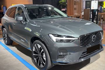Volvo XC60 T6 Plug-In Hybrid AWD Ultra Bright