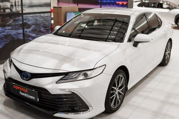 Toyota Camry 2.5 Hybrid Executive CVT