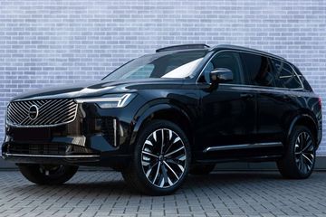 Volvo XC90 T8 AWD Plug-In Hybrid Ultra Bright