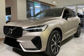 Volvo XC60 B5 B AWD Ultra Dark