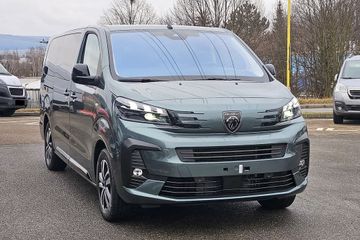 Peugeot Traveller Long L2H1 Business VIP EAT8