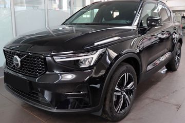 Volvo XC40 B4 Plus Dark