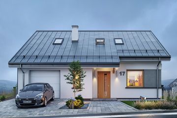  Projekt domu Ambitny (WAH2042) - projekt domu parterowego z poddaszem - Zdjęcie 1