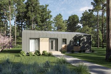 Projekt domu DM1 - wersja drewniana - parterowy dom o powierzchni 56,38 m², dach dwuspadowy - ujęcie frontu