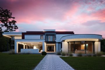 Projekt domu LK&1540 - z pełnym piętrem dom o powierzchni 316,89 m², dach płaski, koszt budowy 1 175 000 zł - ujęcie frontu