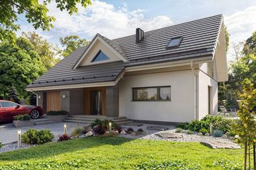 Projekt domu Fila 2 - parterowy z poddaszem dom o powierzchni 137,68 m², dach dwuspadowy, koszt budowy 365 000 zł - ujęcie frontu