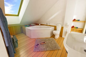  Projekt domu Nowinka z garażem i wiatą [A1] (WRF1696) - projekt domu parterowego z poddaszem - Zdjęcie 6