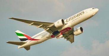 Dubaj traci 600 mln dol. dziennie, a Emirates oferują pasażerom powrót