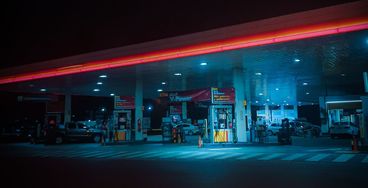 OPEC+ zwiększa limity, ale blokada Ormuzu może podbić ceny paliw