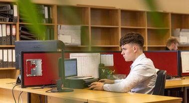 Kredyt dla pracownika tymczasowego. Czy bank zaakceptuje umowę z agencją pracy?