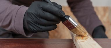 Jak dobrać odpowiedni sposób do zabezpieczania drewna?