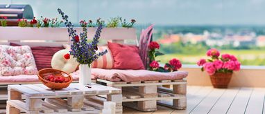 Taras z palet. Jak go zrobić i co uwzględnić?