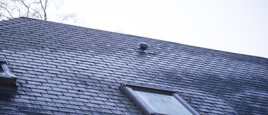 Na co zwrócić uwagę, wybierając dachówkę płaską?