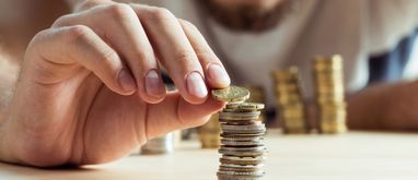 Ile trzeba zarabiać, aby podjąć się budowy własnego domu?