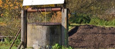 Studnia kręgowa. Ile kosztuje i jak ją wykopać?