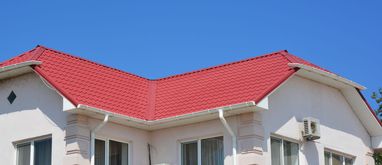 Dach naczółkowy. Jak wygląda taka konstrukcja dachu?