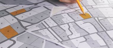 Scalenie działek. Jak je wykonać i jaki jest jego koszt?