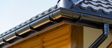 Odprowadzanie wody z rynien. Co możemy z nią zrobić i gdzie wylewać?