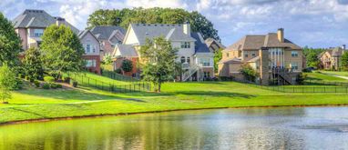 Domy jednorodzinne nad zbiornikiem wodnym