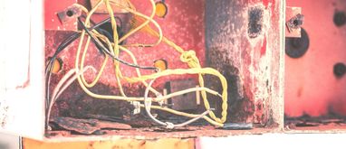 Jak rozprowadzić kable antenowe w domu?