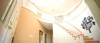 Jakie schody wewnętrzne wybrać do domu? Sprawdź, na co zwrócić uwagę!