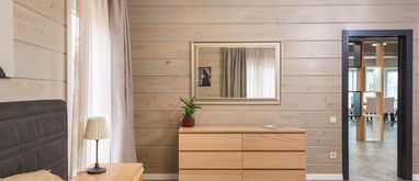 Karnisze sufitowe w wystroju okien