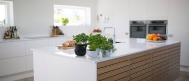 Blaty kuchenne – jaki blat wybrać? Poznaj rodzaje blatów kuchennych