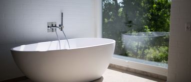 Wanna wolnostojąca – czy warto ją wybrać?