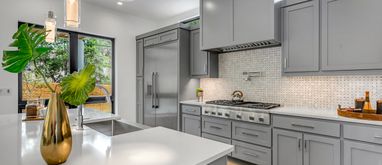 Okap podszafkowy – czy warto go montować?