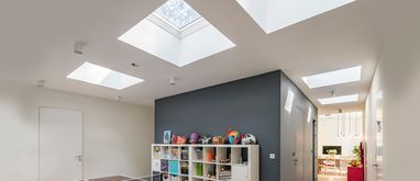 Naturalne światło pod płaskim dachem