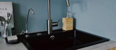 Zlewozmywak granitowy – jakie są rodzaje i jaki zlew granitowy wybrać?