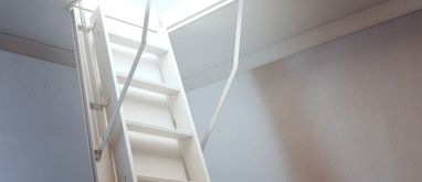 Montaż schodów strychowych
