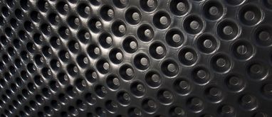 Folia kubełkowa – cena, zastosowanie i montaż folii kubełkowej