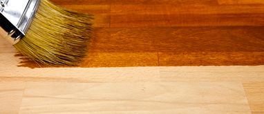 Lakierobejca – jaką wybrać i jak malować nią drewno?