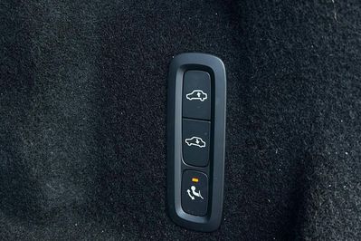 Volvo XC60 T8 Plug-In Hybrid AWD Ultra Black Edition