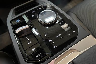BMW iX xDrive45 100.6kWh