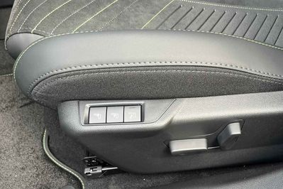 Peugeot 2008 GT Exclusive e-DCS6 1.2 PureTech mHEV