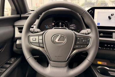 Lexus UX 300h F Sport Design 2.0 Hybrid Dynamic Force
