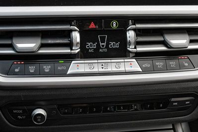 BMW Seria 3 318i Advantage aut