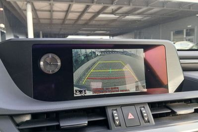 Lexus ES 300h Business Edition +