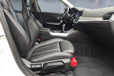 BMW Seria 3 Touring 318d Sport Line