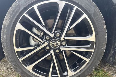 Toyota Camry 2.5 Hybrid Dynamic Force Executive e-CVT