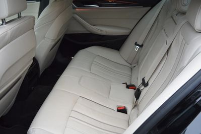 BMW Seria 5 520d xDrive Luxury Line aut