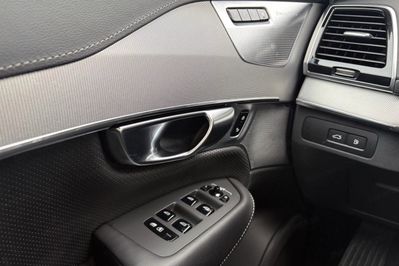 Volvo XC90 T8 AWD Plug-In Hybrid Ultra Dark 7os