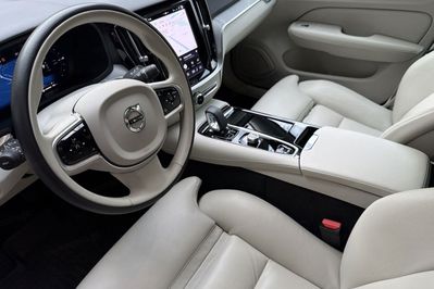 Volvo V60 T6 AWD Plug-In Hybrid Plus Dark