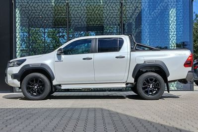 Toyota HiLux 2.8 d-4D Mhev Double Cab Invincible 4X4