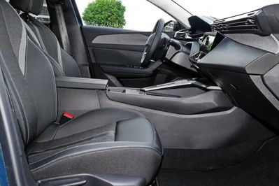 Peugeot 408 Business 1.2 mHEV e-DSC6