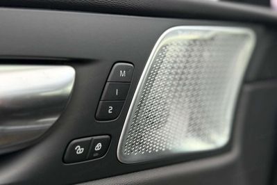 Volvo XC60 T8 Plug-In Hybrid AWD Ultra Black Edition